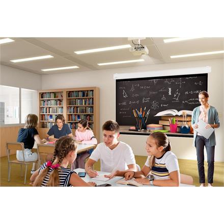 Schulzimmer mit Projektor V1